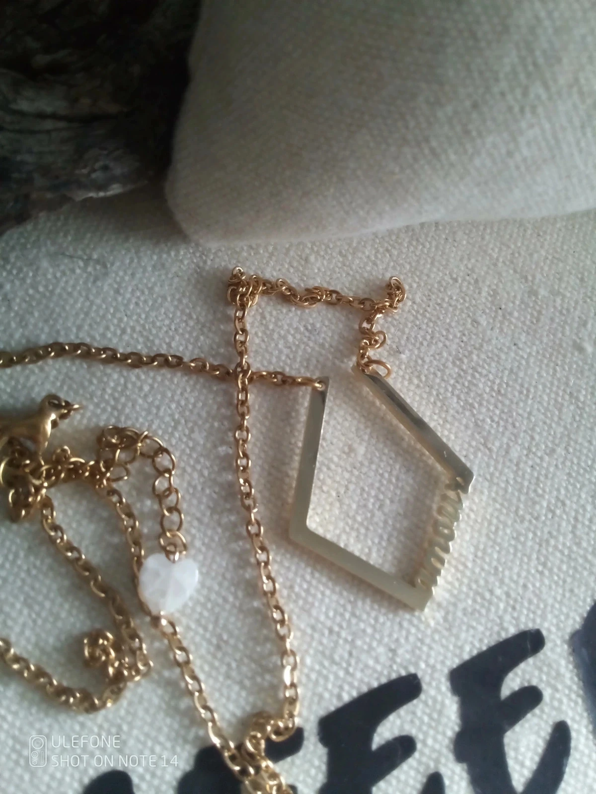 Collier porte alliance en acier doré et pierre cristal de roche – photo 2
